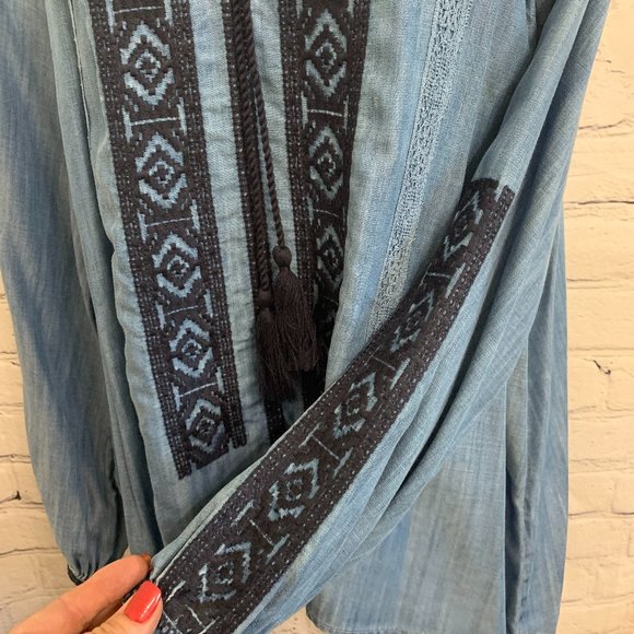 Crown & Ivy Denim Colored Top sz Large - Picture 2 of 3